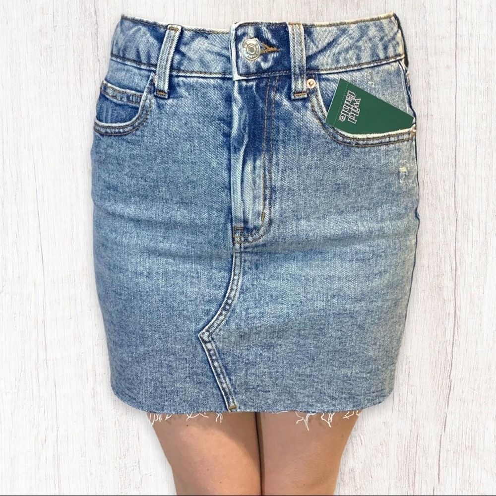 NWT Wild Fable  Women's Sz 2 Jean Mini Skirt Light Wash Denim Raw Hem New